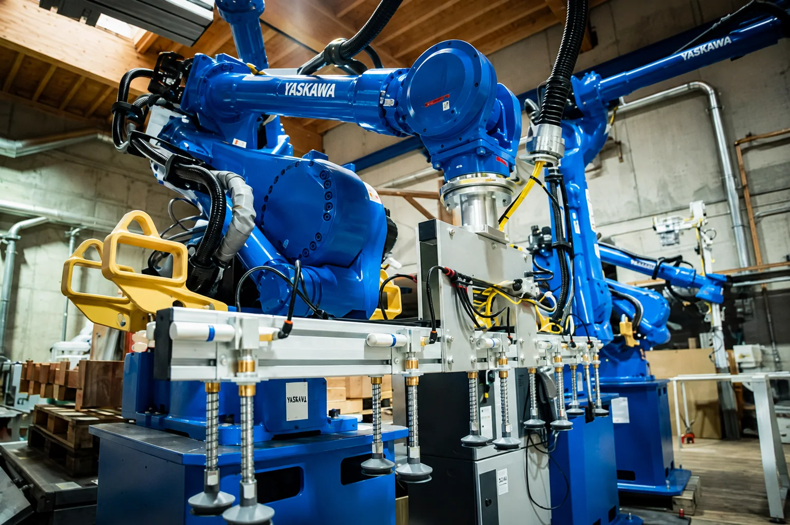Yaskawa-Industrieroboter mit Greifersystem