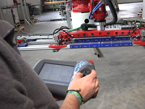 Bedienung eines Industrieroboters mit mobilem Steuergerät
